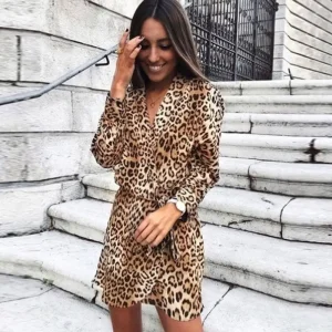 Robe cache cœur léopard tendance